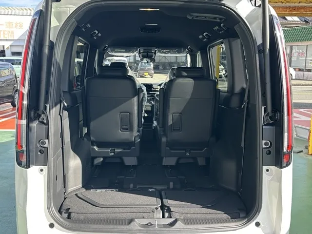 ステップワゴン(ホンダ)e・HEVスパーダ 7人登録済未使用車 15
