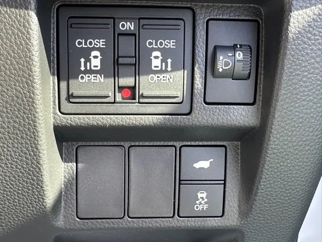 ステップワゴン(ホンダ)e・HEVスパーダ 7人登録済未使用車 22