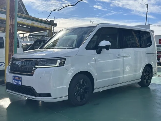ステップワゴン(ホンダ)e・HEVスパーダ 7人登録済未使用車 1