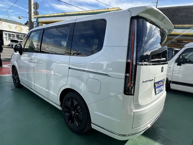 ステップワゴン(ホンダ)e・HEVスパーダ 7人登録済未使用車 2