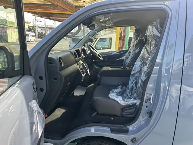 キャラバン(ニッサン)ディーゼル ロングGRANDプレミアムGX 4WD登録済未使用車 3