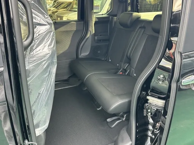 N-BOX(ホンダ)N-BOXカスタムターボ届出済未使用車 4