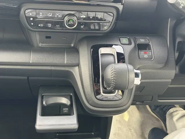 N-WGN(ホンダ)カスタムLターボ ブラックスタイル届出済未使用車 21