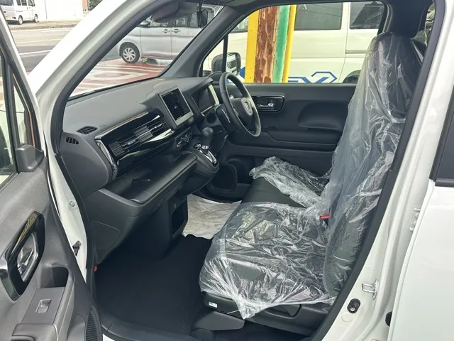 N-WGN(ホンダ)カスタムLターボ ブラックスタイル届出済未使用車 3