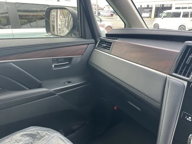 デリカD:5(三菱)Ｐ 7人 ナビ取付PKGⅡ オートステップ付レンタ登録済未使用車 20