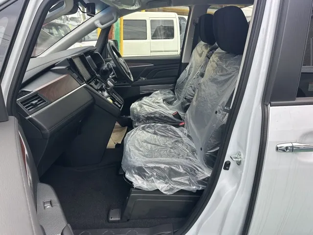 デリカD:5(三菱)Ｐ 7人 ナビ取付PKGⅡ オートステップ付レンタ登録済未使用車 3