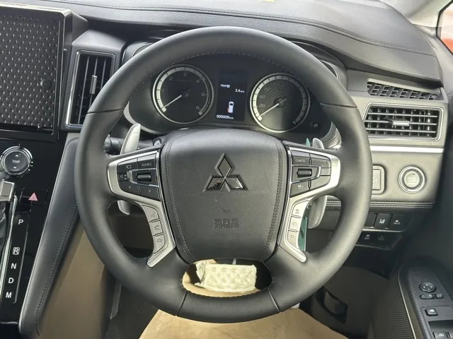 デリカD:5(三菱)Ｐ 7人 ナビ取付PKGⅡ オートステップ付レンタ登録済未使用車 8