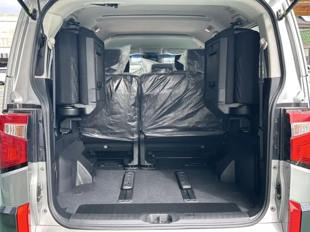 デリカD:5(三菱)Ｐ 8人 ナビ取付PKGⅡ オートステップ付レンタ登録済未使用車 10