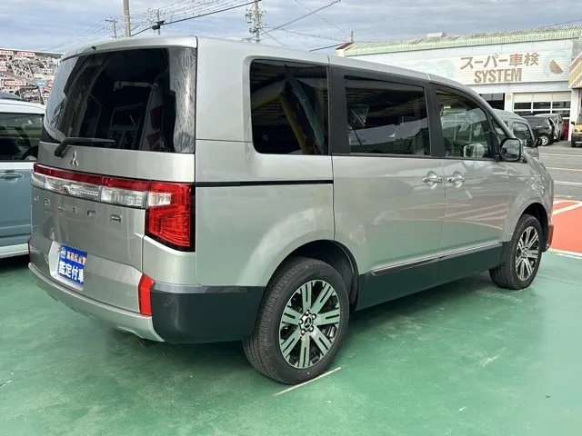 デリカD:5(三菱)Ｐ 8人 ナビ取付PKGⅡ オートステップ付レンタ登録済未使用車 12