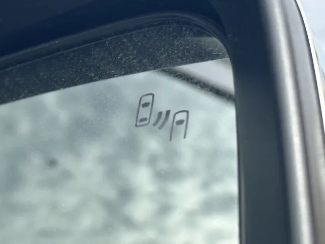 デリカD:5(三菱)Ｐ 8人 ナビ取付PKGⅡ オートステップ付レンタ登録済未使用車 14