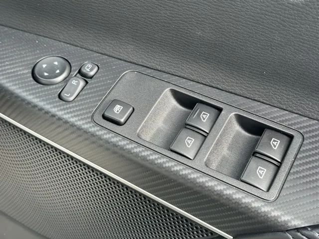 デリカD:5(三菱)Ｐ 8人 ナビ取付PKGⅡ オートステップ付レンタ登録済未使用車 16