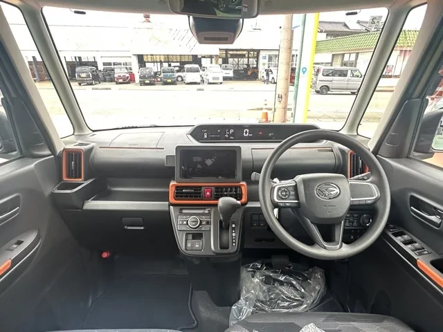タント(ダイハツ)ファンクロス届出済未使用車 6