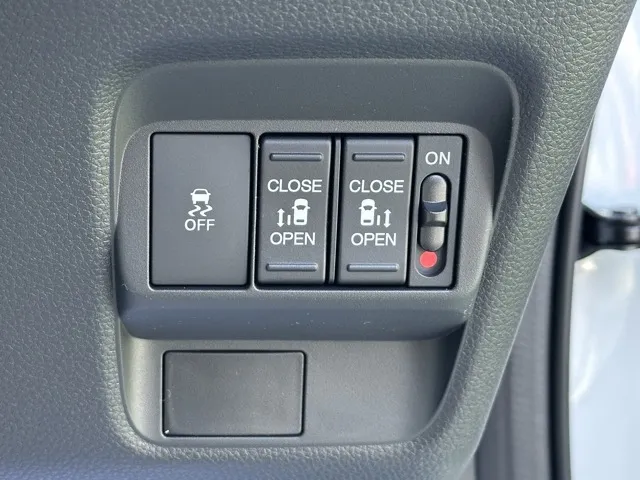 フリード(ホンダ)エアー EX 6人乗新車見本展示無 17