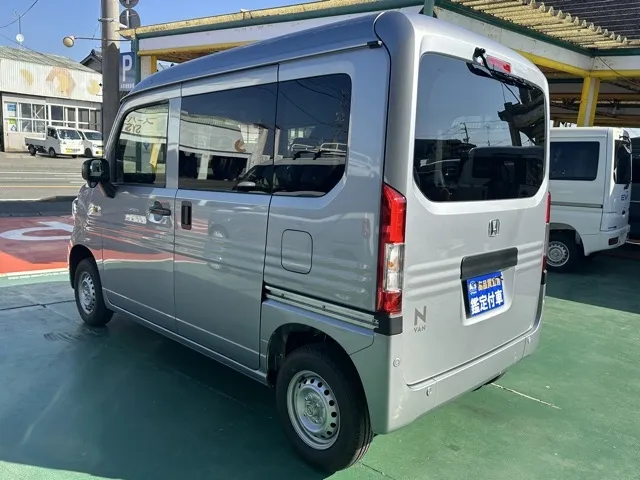 N-VAN(ホンダ)Gタイプ MT ４WD届出済未使用車 2