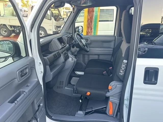 N-VAN(ホンダ)Gタイプ MT ４WD届出済未使用車 3