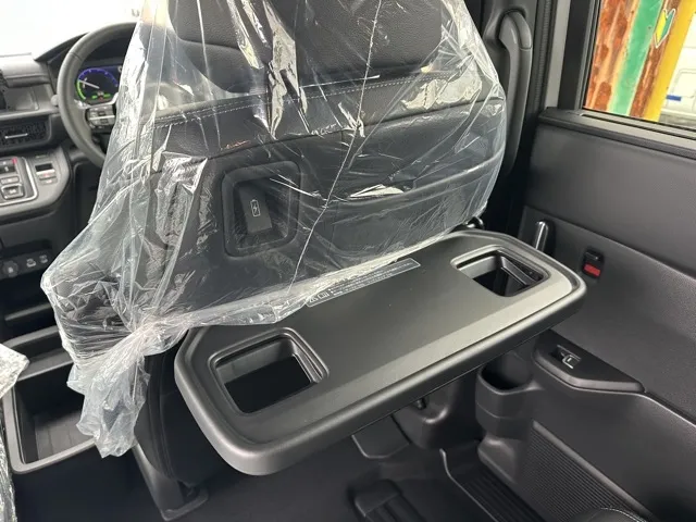 ステップワゴン(ホンダ)e・HEVスパーダ 7人登録済未使用車 9