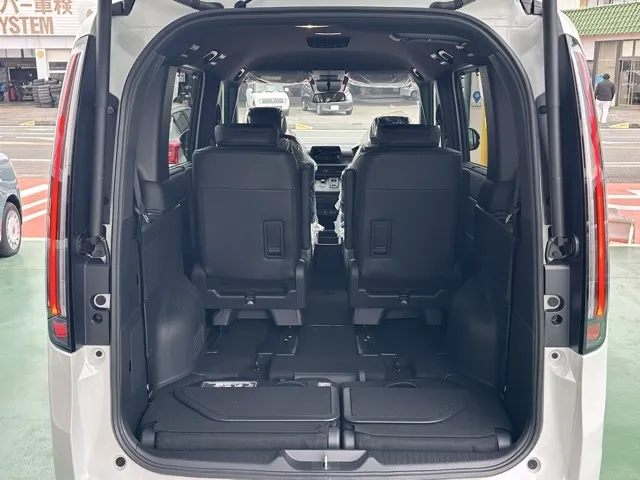 ステップワゴン(ホンダ)e・HEVスパーダ 7人登録済未使用車 14