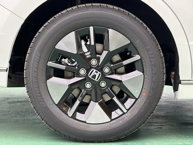 ステップワゴン(ホンダ)e・HEVスパーダ 7人登録済未使用車 17