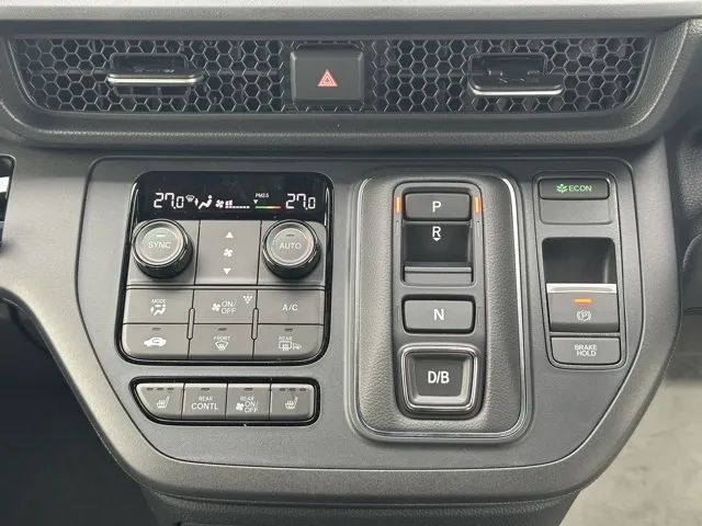 ステップワゴン(ホンダ)e・HEVスパーダ 7人登録済未使用車 21