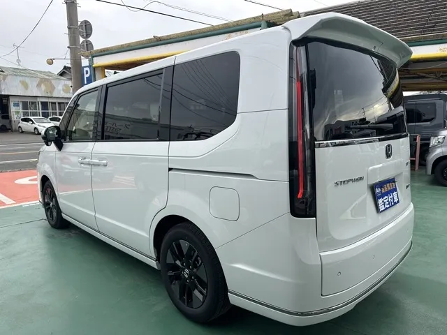 ステップワゴン(ホンダ)e・HEVスパーダ 7人登録済未使用車 2
