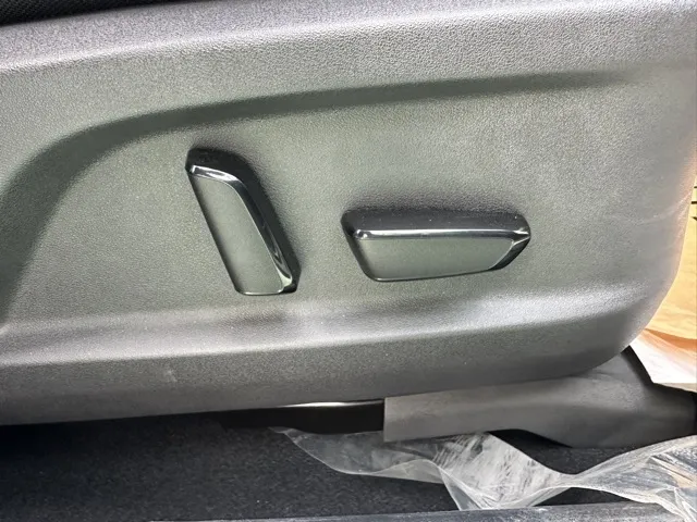 オーラ(ニッサン)ニスモ チューンドeパワー 寒冷地 4WD登録済未使用車 14