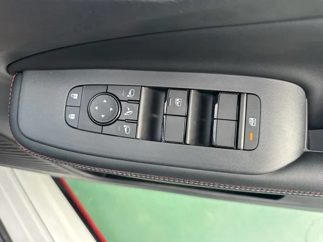 オーラ(ニッサン)ニスモ チューンドeパワー 寒冷地 4WD登録済未使用車 15