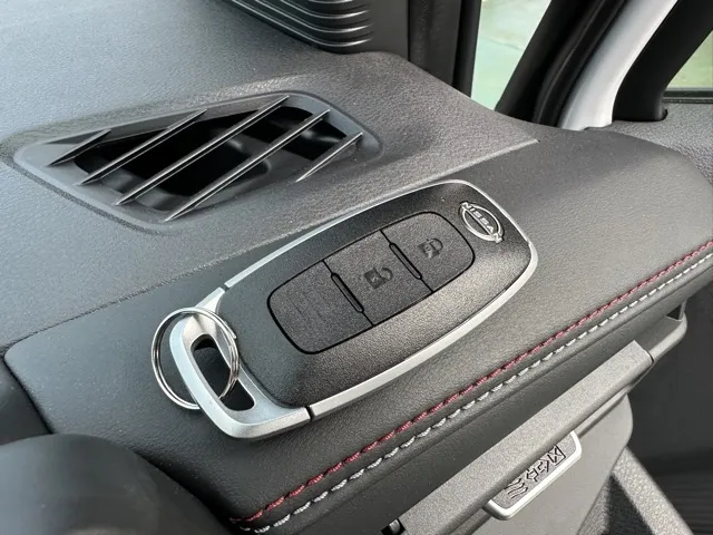 オーラ(ニッサン)ニスモ チューンドeパワー 寒冷地 4WD登録済未使用車 16