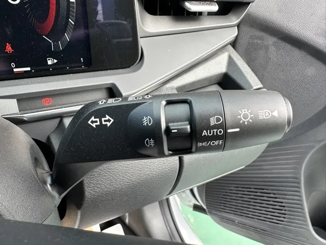 オーラ(ニッサン)ニスモ チューンドeパワー 寒冷地 4WD登録済未使用車 18