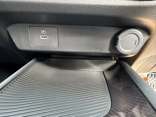 オーラ(ニッサン)ニスモ チューンドeパワー 寒冷地 4WD登録済未使用車 23