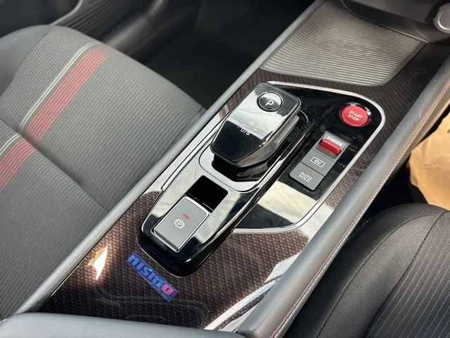 オーラ(ニッサン)ニスモ チューンドeパワー 寒冷地 4WD登録済未使用車 24