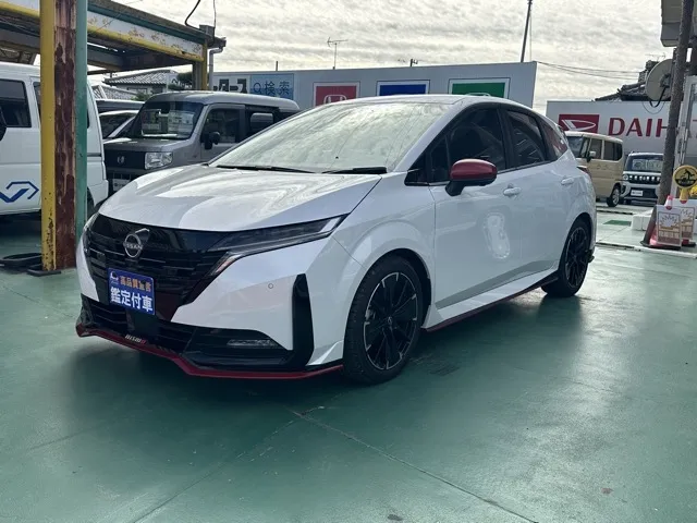 オーラ(ニッサン)ニスモ チューンドeパワー 寒冷地 4WD登録済未使用車 1