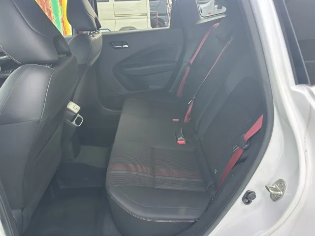 オーラ(ニッサン)ニスモ チューンドeパワー 寒冷地 4WD登録済未使用車 4