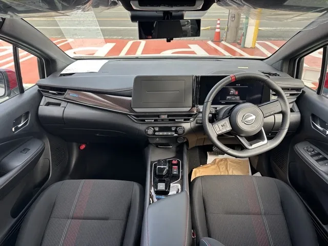 オーラ(ニッサン)ニスモ チューンドeパワー 寒冷地 4WD登録済未使用車 6