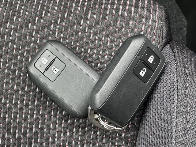 スイフト(スズキ)ベースグレード　セーフティサポート非装着車 MT登録済未使用車 17