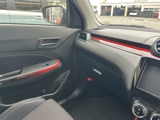 スイフト(スズキ)ベースグレード　セーフティサポート非装着車 MT登録済未使用車 18