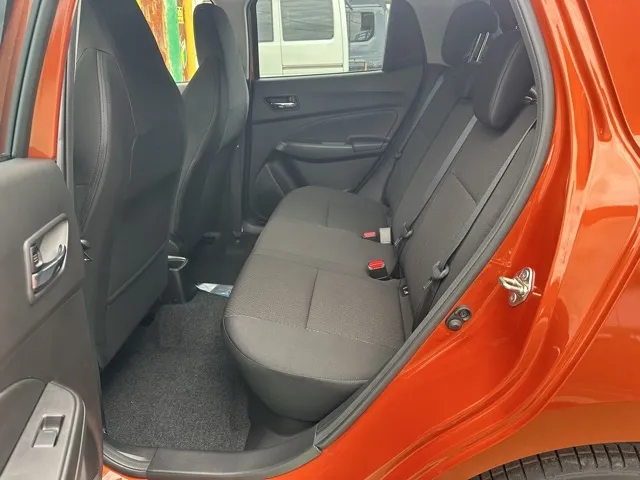 スイフト(スズキ)ベースグレード　セーフティサポート非装着車 MT登録済未使用車 4