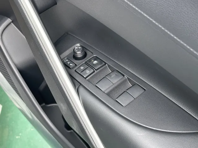 カローラ(トヨタ)ハイブリッドG登録済未使用車 12