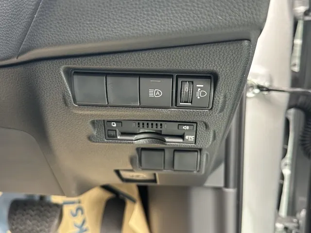 カローラ(トヨタ)ハイブリッドG登録済未使用車 13