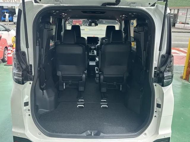 ヴォクシー(トヨタ)ハイブリッドS-Z 7人 プロジェクター式LED DVD登録済未使用車 12