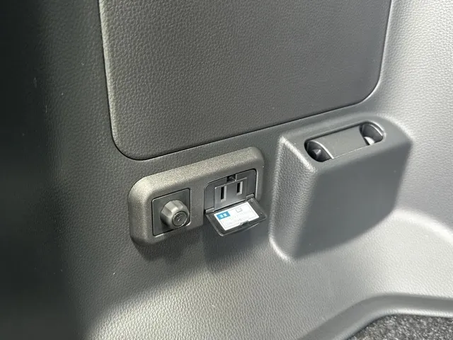 ヴォクシー(トヨタ)ハイブリッドS-Z 7人 プロジェクター式LED DVD登録済未使用車 13