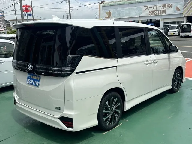 ヴォクシー(トヨタ)ハイブリッドS-Z 7人 プロジェクター式LED DVD登録済未使用車 14