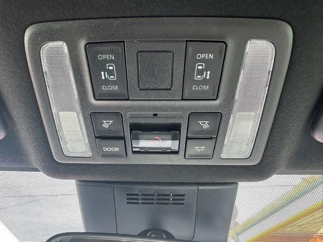 ヴォクシー(トヨタ)ハイブリッドS-Z 7人 プロジェクター式LED DVD登録済未使用車 24