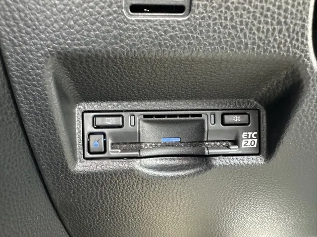 ヴォクシー(トヨタ)ハイブリッドS-Z 7人 プロジェクター式LED DVD登録済未使用車 25