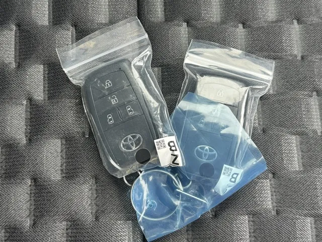 ヴォクシー(トヨタ)ハイブリッドS-Z 7人 プロジェクター式LED DVD登録済未使用車 28