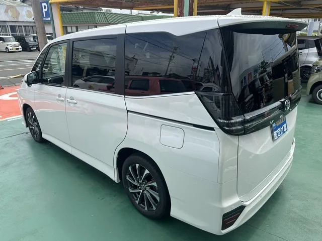 ヴォクシー(トヨタ)ハイブリッドS-Z 7人 プロジェクター式LED DVD登録済未使用車 2