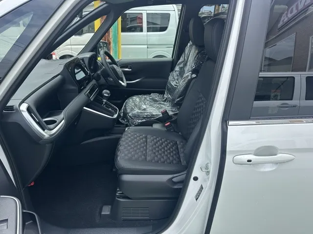 ヴォクシー(トヨタ)ハイブリッドS-Z 7人 プロジェクター式LED DVD登録済未使用車 3