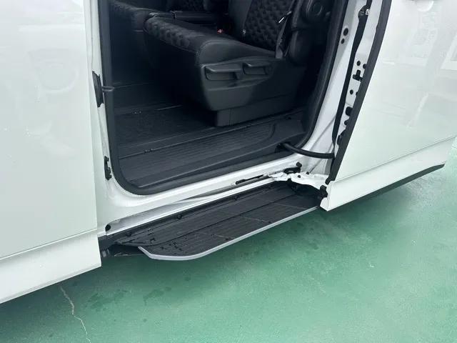 ヴォクシー(トヨタ)ハイブリッドS-Z 7人 プロジェクター式LED DVD登録済未使用車 6