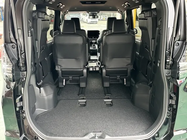 ヴォクシー(トヨタ)ハイブリッドS-Z 7人 プロジェクター式LED DVD登録済未使用車 11