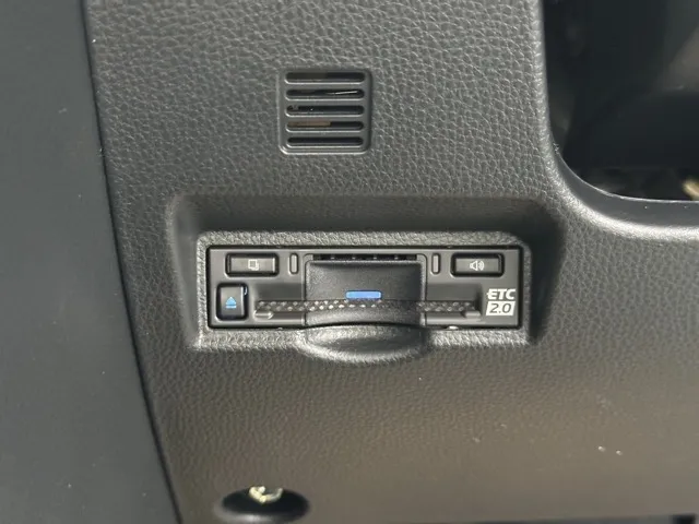 ヴォクシー(トヨタ)ハイブリッドS-Z 7人 プロジェクター式LED DVD登録済未使用車 17