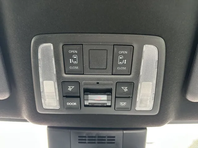 ヴォクシー(トヨタ)ハイブリッドS-Z 7人 プロジェクター式LED DVD登録済未使用車 19